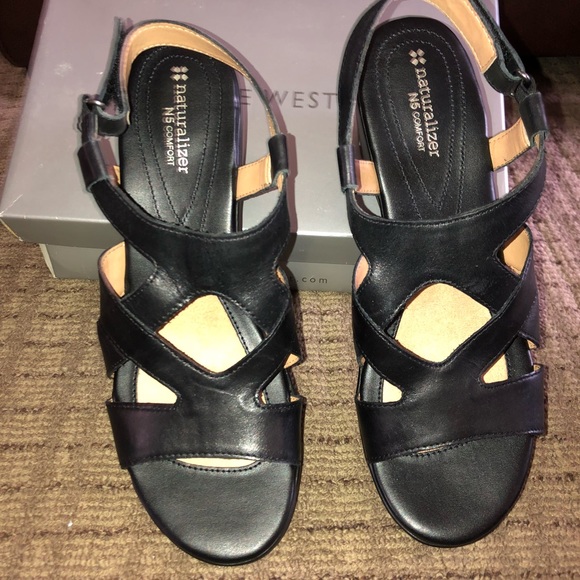 Black short heels - Picture 6 of 6